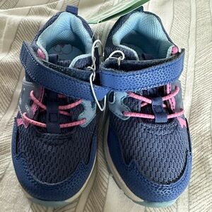 Brand new with tags Stride Rite size 7 toddler machine washable sneakers
